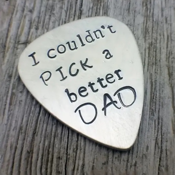 🎸”I Couldn’t Pick A Better Dad” Unique Gift Stainless Steel Guitar Pick! - Picture 1 of 5